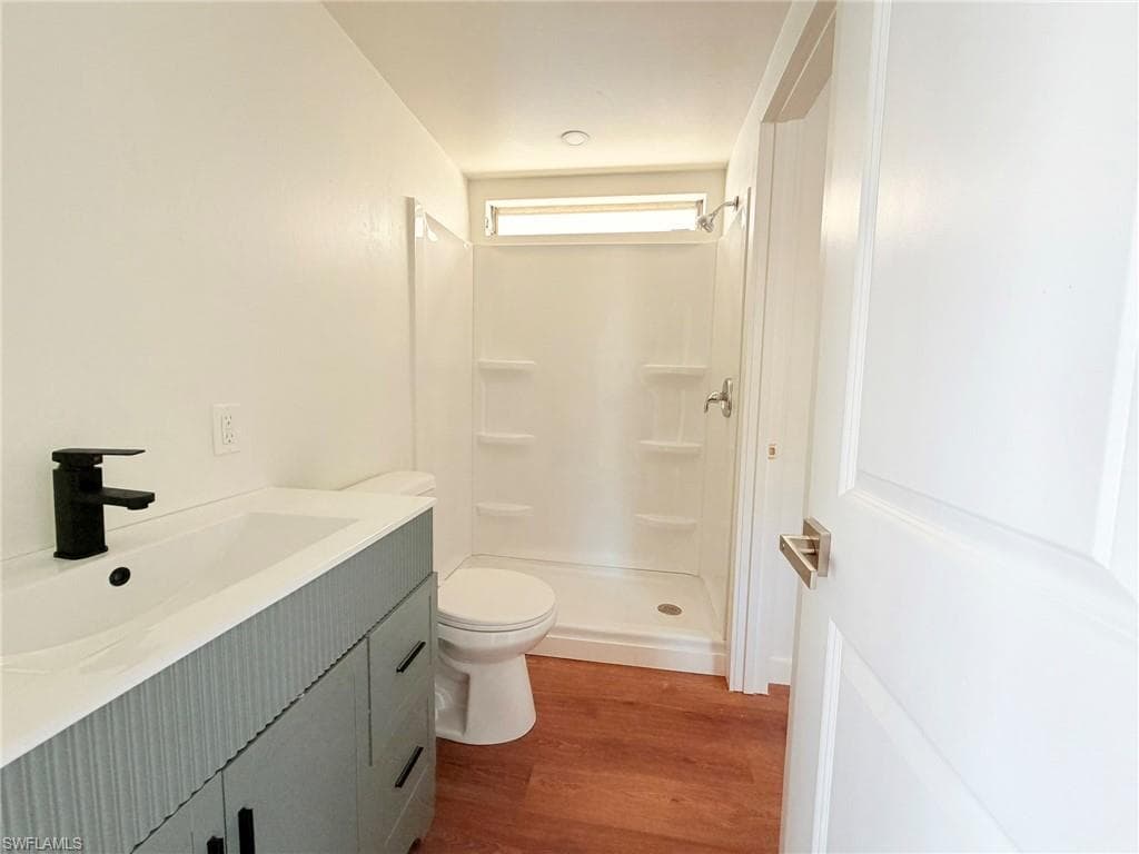 815 Cape Haze LN E, NAPLES FL 34104-8