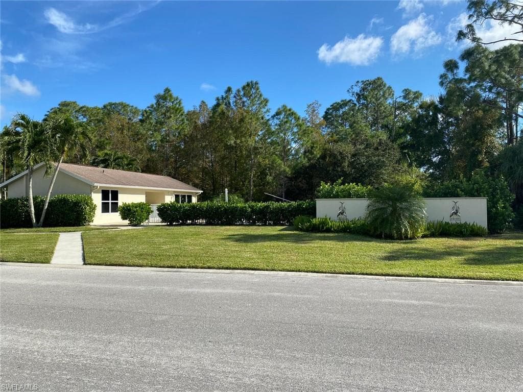 5301 Whitten DR # 81, NAPLES FL 34104-1