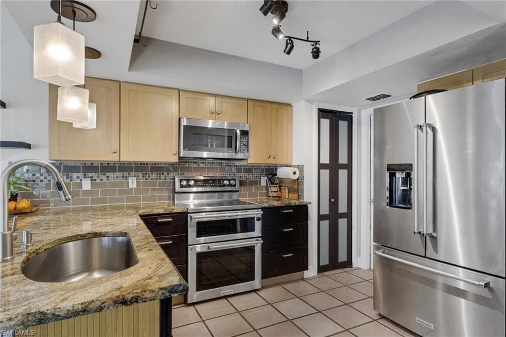 2667 River Reach DR-11