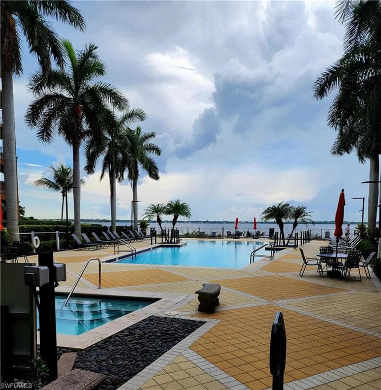 2825 Palm Beach BLVD 416-41