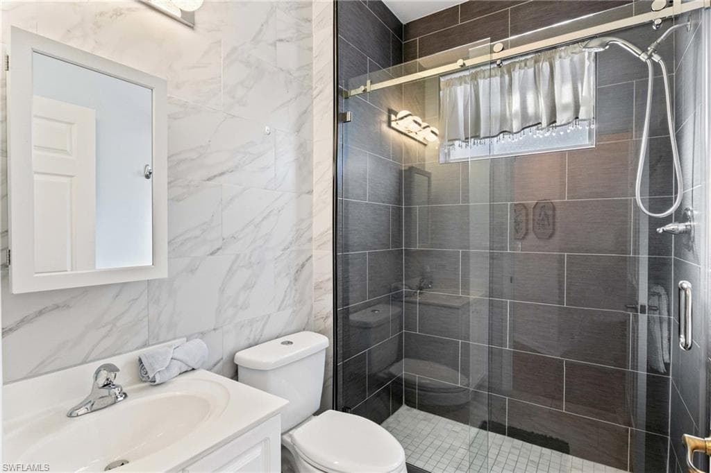 9346 Palm Island CIR, NORTH FORT MYERS FL 33903-26