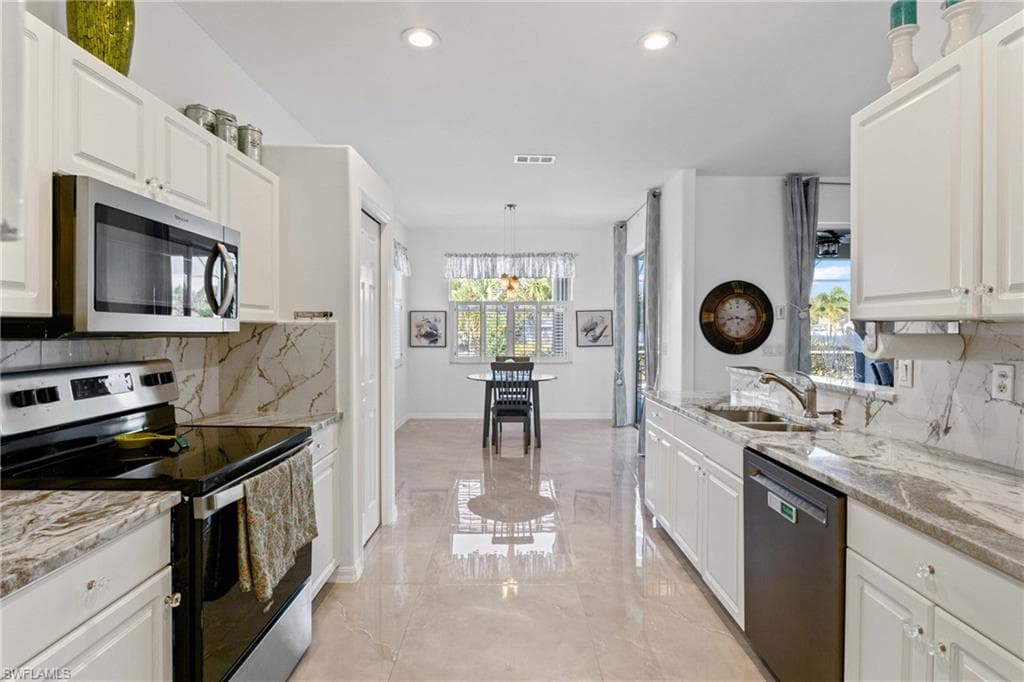 9346 Palm Island CIR, NORTH FORT MYERS FL 33903-16