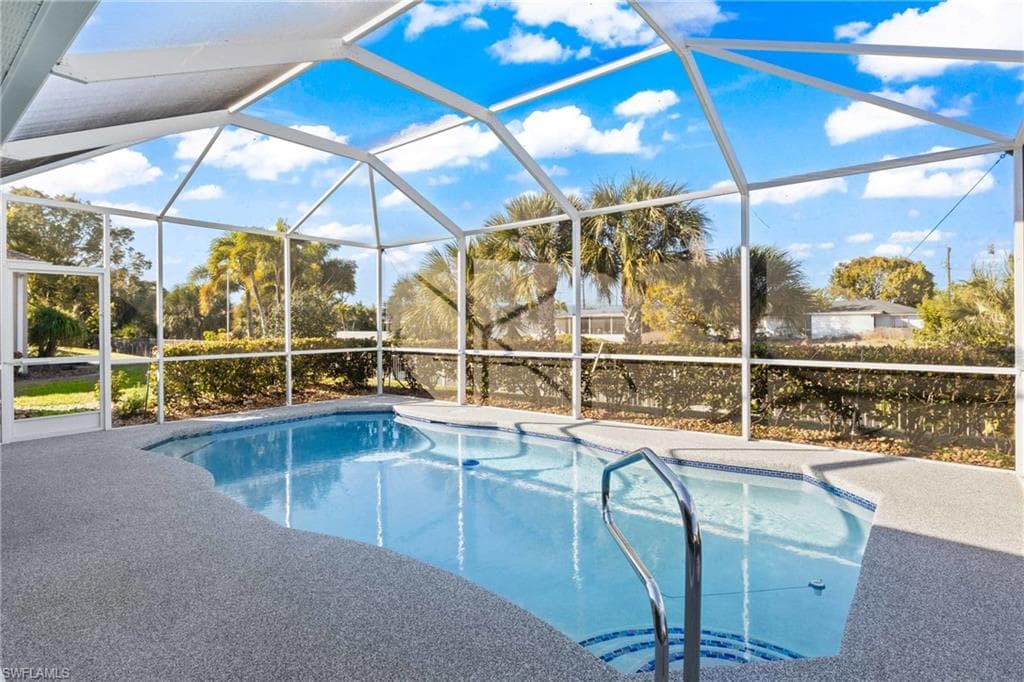 9346 Palm Island CIR, NORTH FORT MYERS FL 33903-33