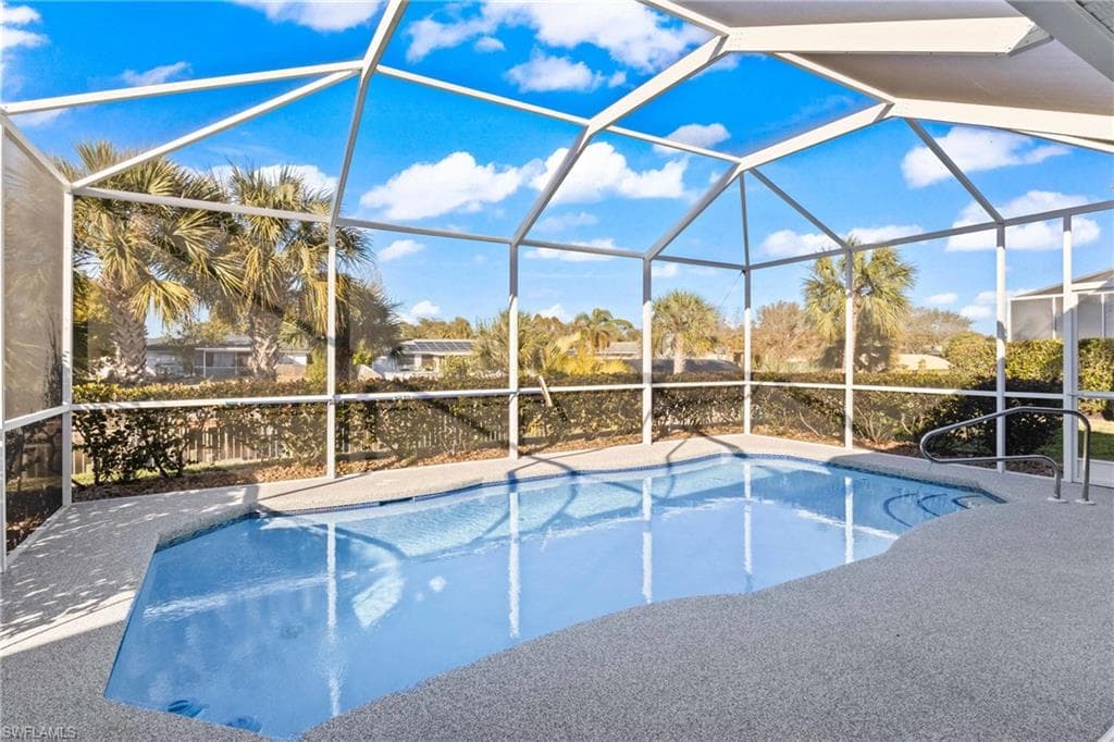 9346 Palm Island CIR, NORTH FORT MYERS FL 33903-32