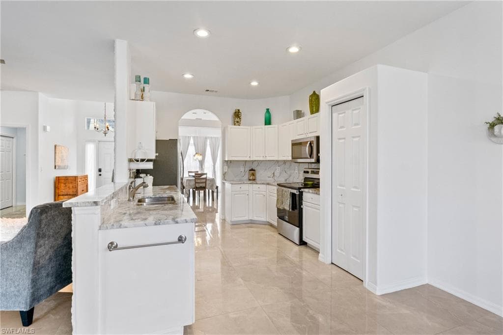 9346 Palm Island CIR, NORTH FORT MYERS FL 33903-13