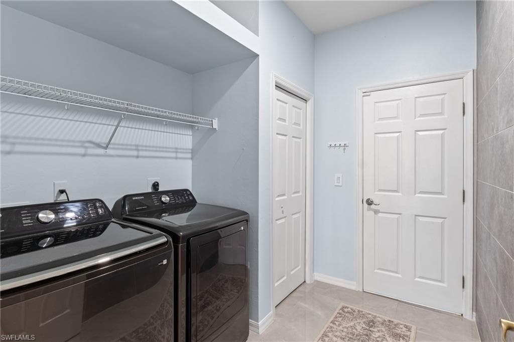 9346 Palm Island CIR, NORTH FORT MYERS FL 33903-28