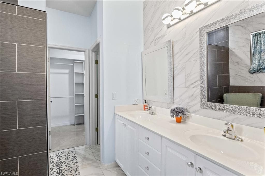 9346 Palm Island CIR, NORTH FORT MYERS FL 33903-20