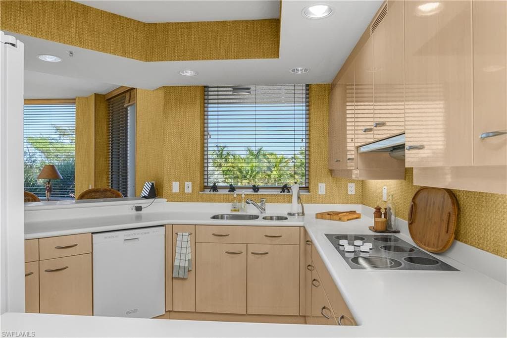 7225 Pelican Bay BLVD 402-10
