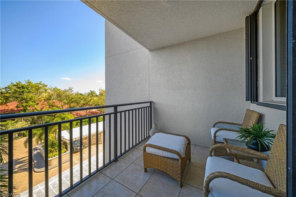 7225 Pelican Bay BLVD 402-19