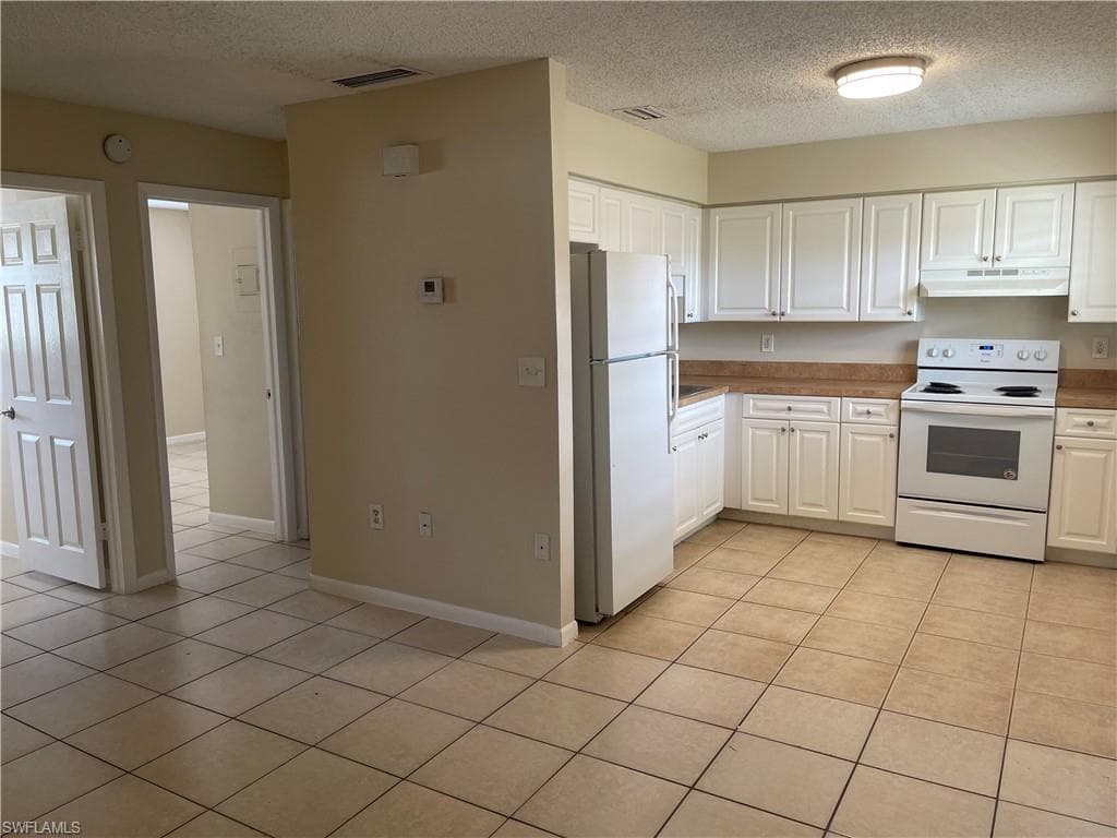 3325 Airport pulling RD, NAPLES FL 34105-9