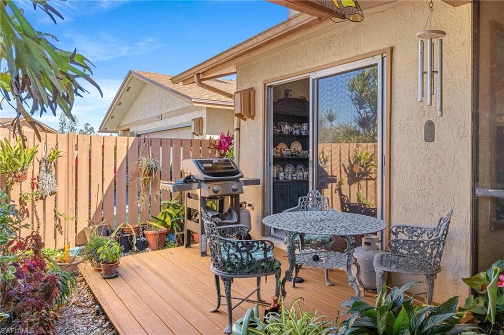 6486 Royal Woods DR, FORT MYERS FL 33908-11