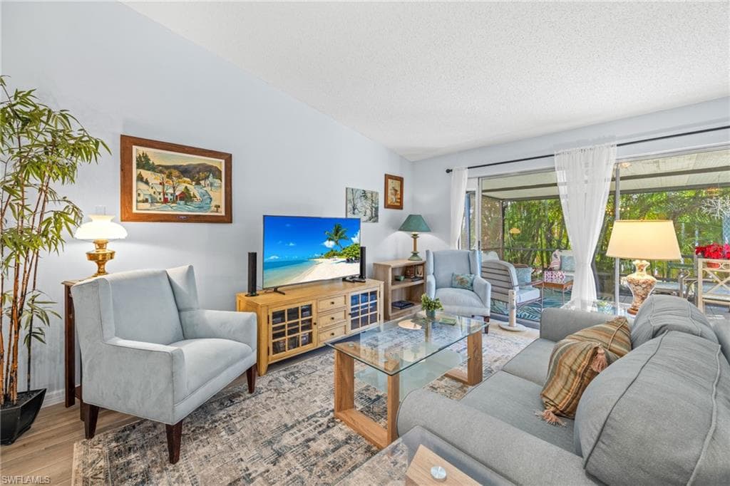 6486 Royal Woods DR, FORT MYERS FL 33908-4