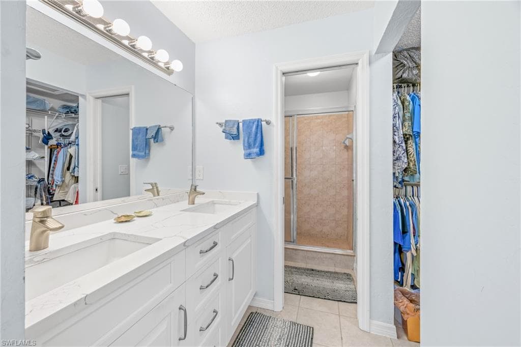 6486 Royal Woods DR, FORT MYERS FL 33908-19