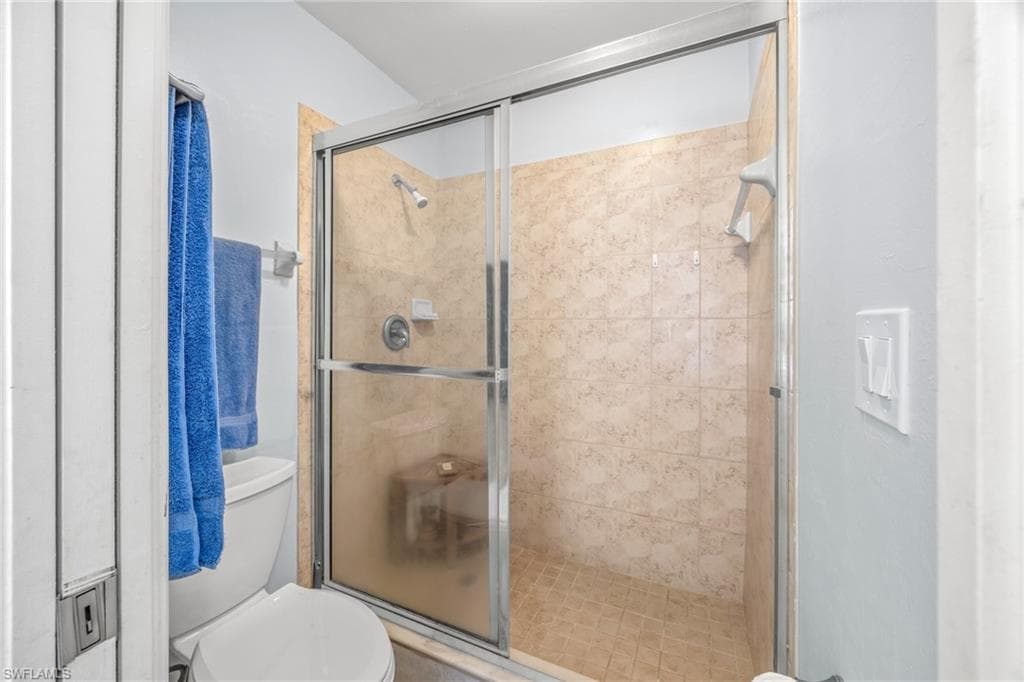 6486 Royal Woods DR, FORT MYERS FL 33908-20