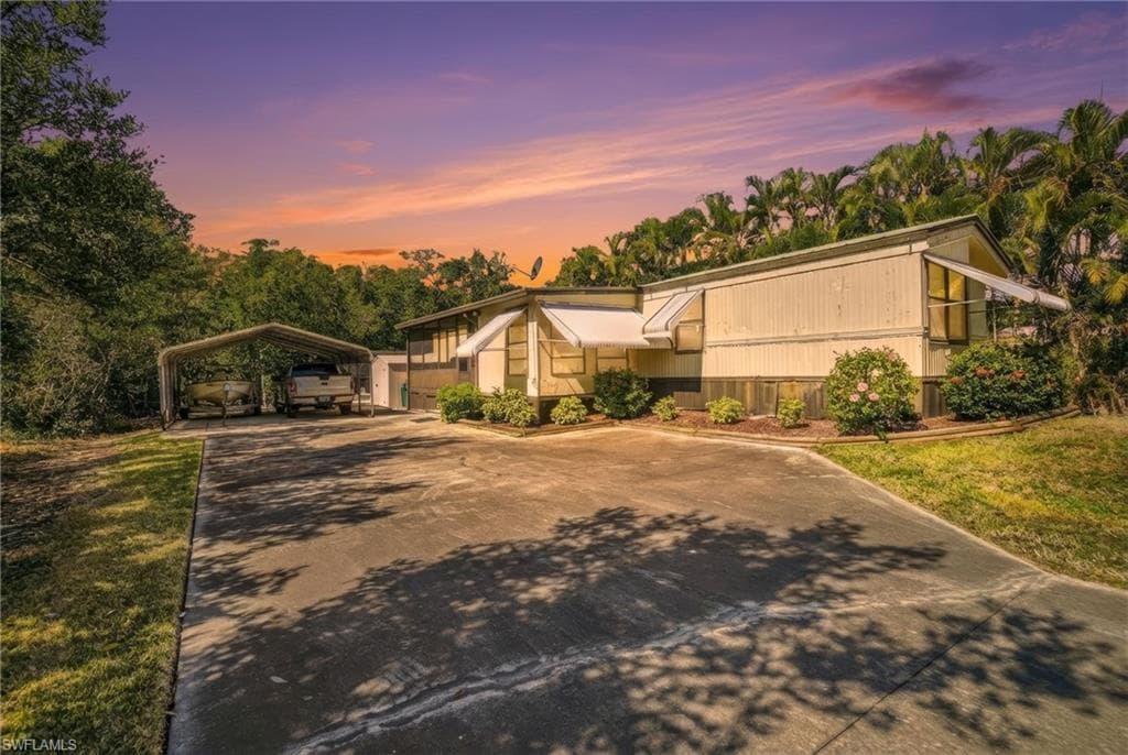 33 Plantation DR, EVERGLADES CITY FL 34139-2