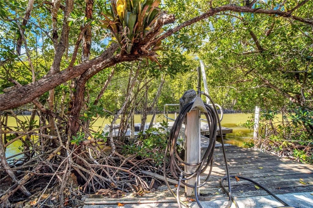 33 Plantation DR, EVERGLADES CITY FL 34139-31