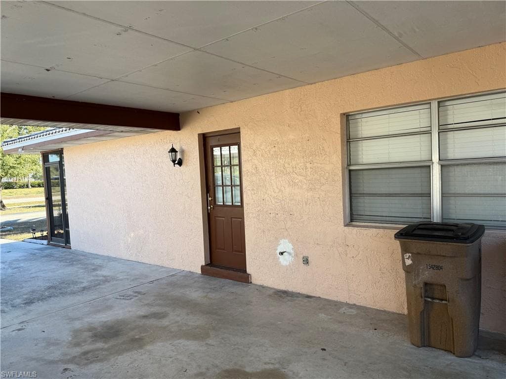 6 Parkwood Villas CT, LEHIGH ACRES FL 33936-1