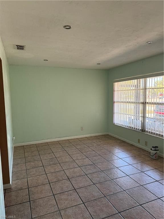 6 Parkwood Villas CT, LEHIGH ACRES FL 33936-4