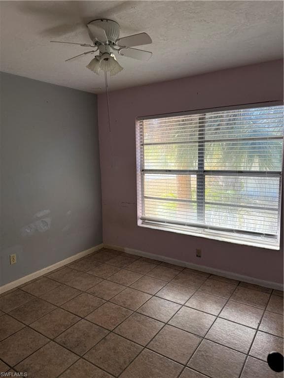 6 Parkwood Villas CT, LEHIGH ACRES FL 33936-8