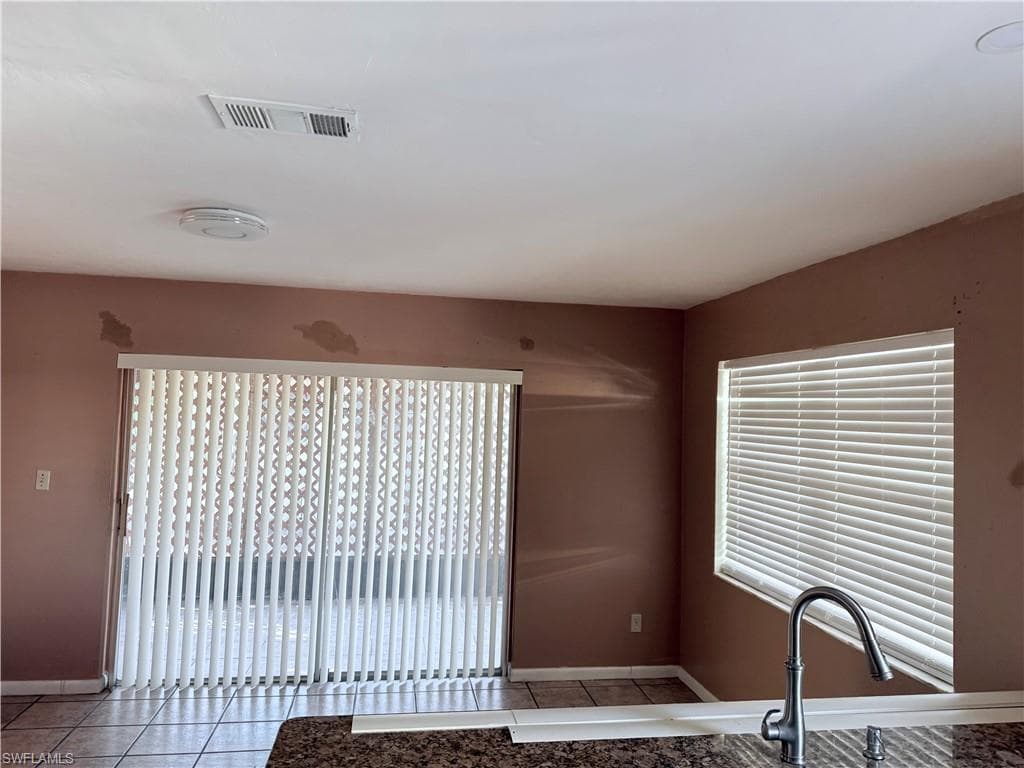 6 Parkwood Villas CT, LEHIGH ACRES FL 33936-3