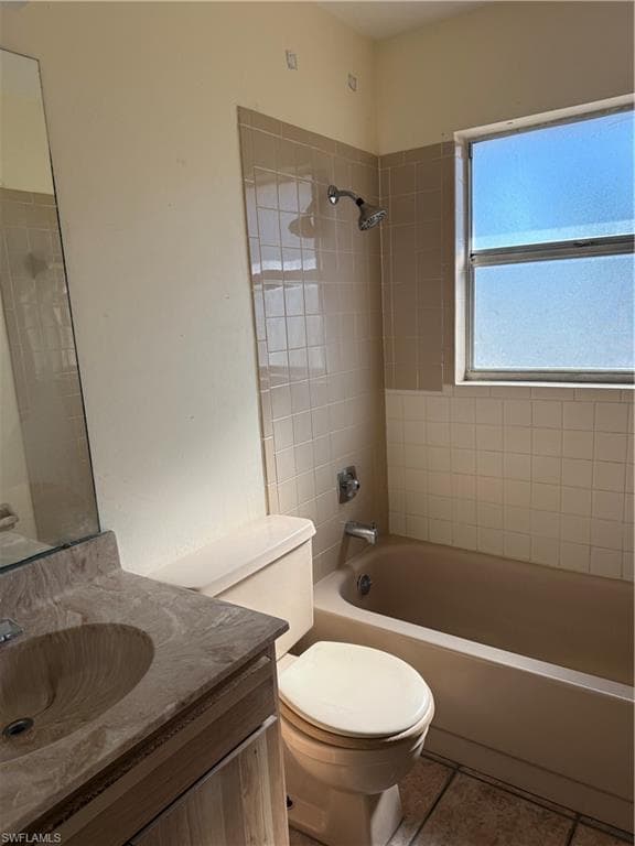 6 Parkwood Villas CT, LEHIGH ACRES FL 33936-7