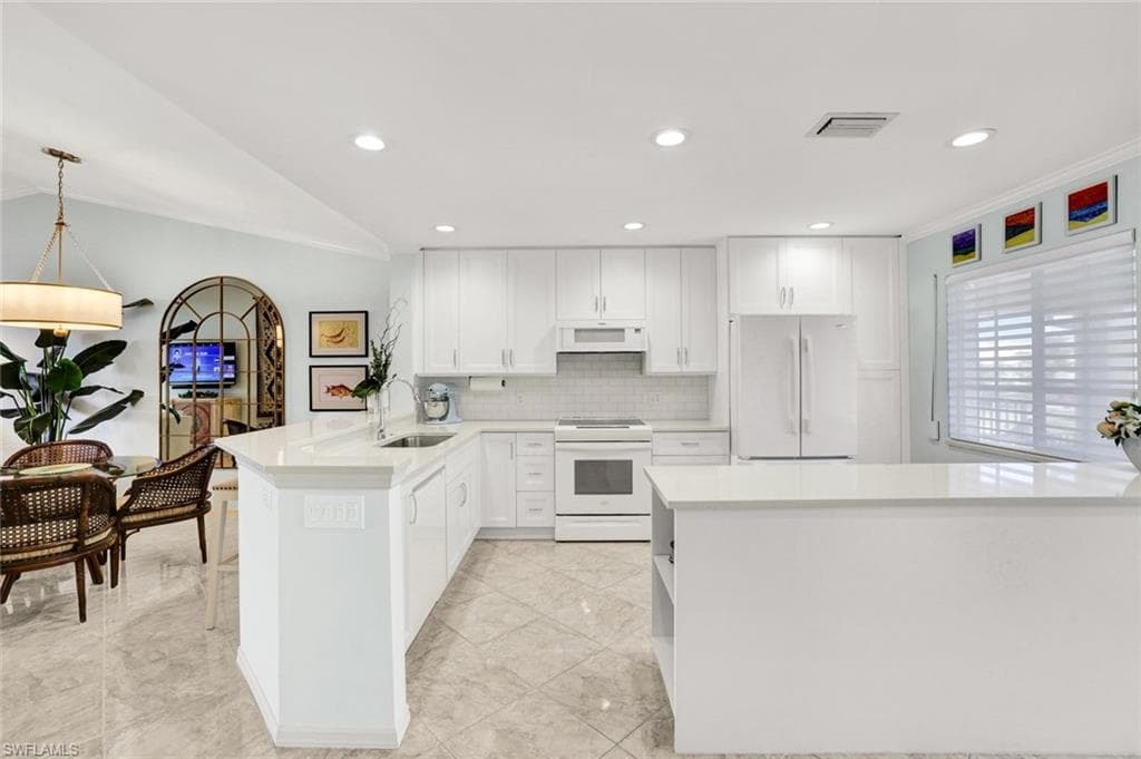 7742 Emerald CIR # V203, NAPLES FL 34109-5