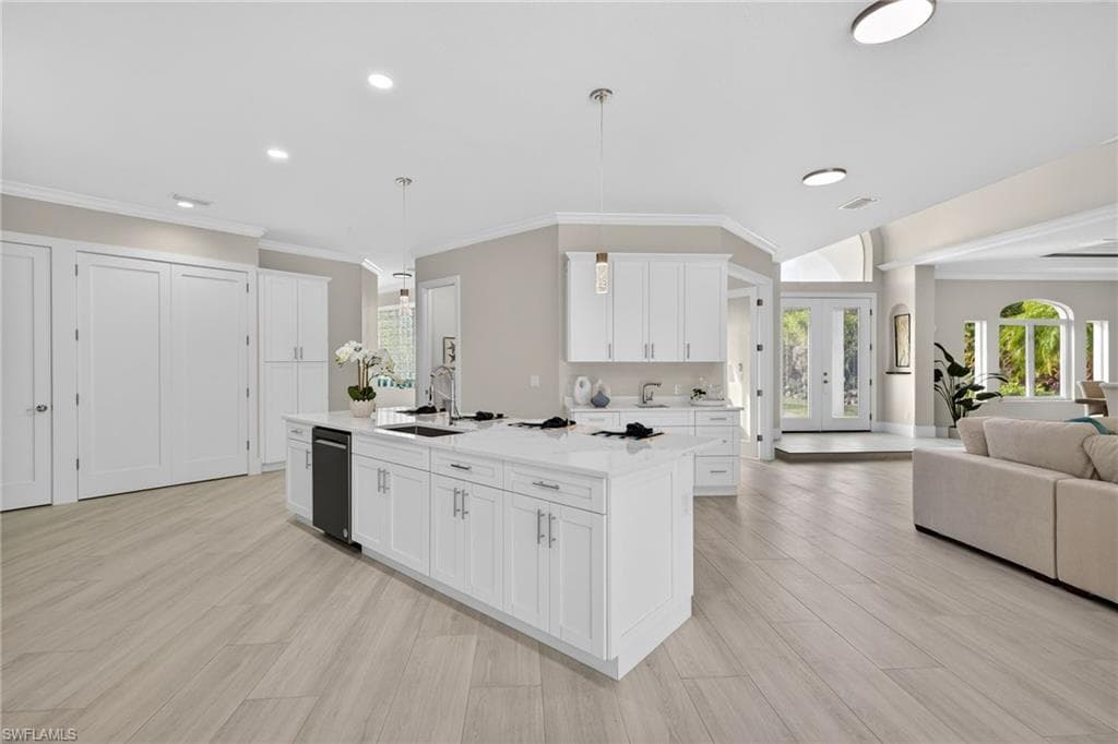 6461 Livingston Woods LN-9