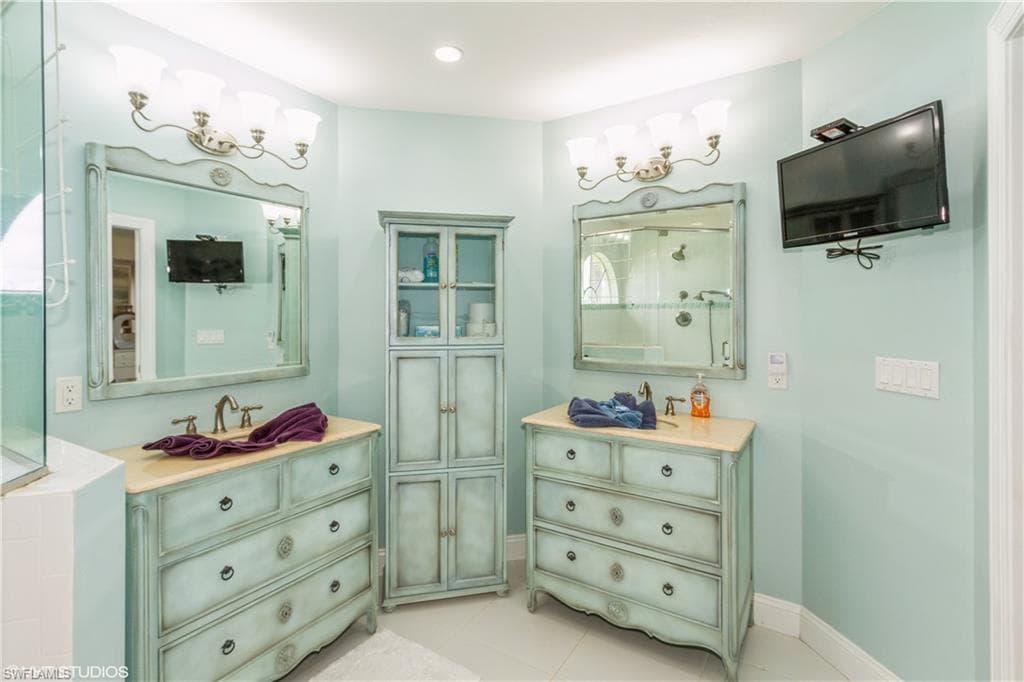 2611 Citrus Lake DR # 203, NAPLES FL 34109-12