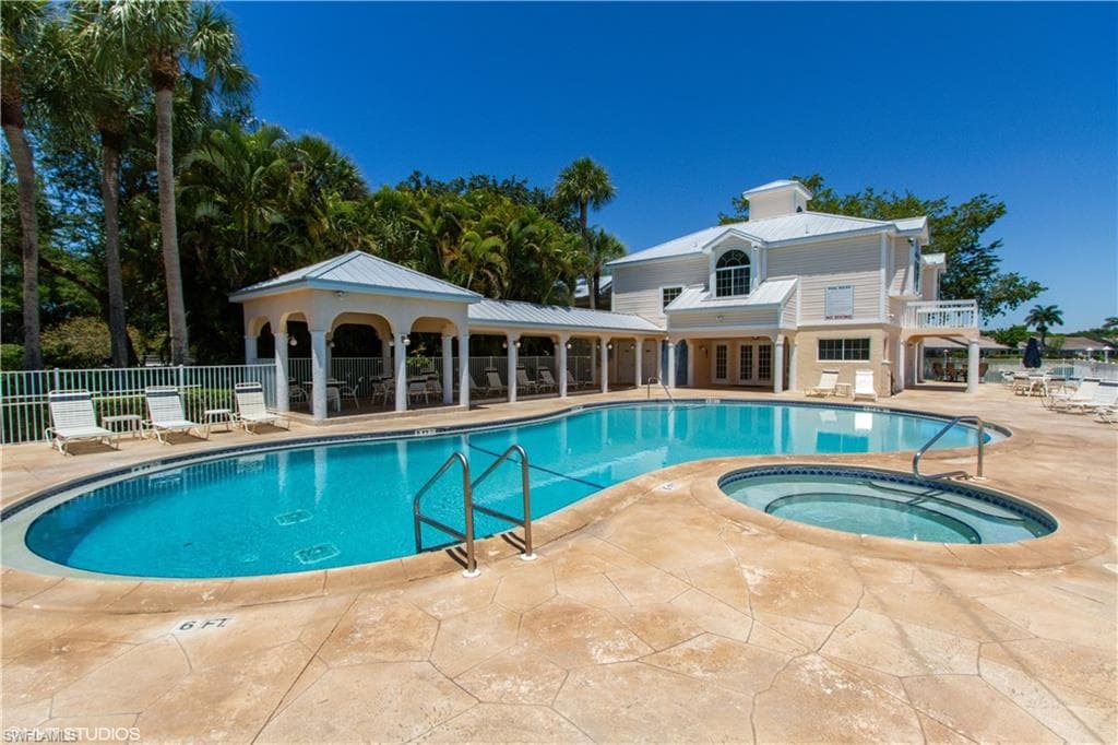 2611 Citrus Lake DR # 203, NAPLES FL 34109-27