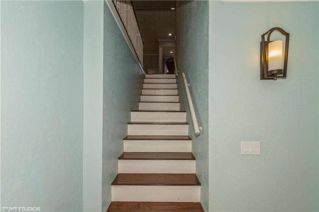 2611 Citrus Lake DR # 203, NAPLES FL 34109-23
