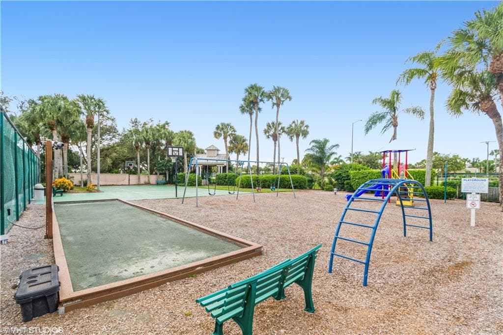 2611 Citrus Lake DR # 203, NAPLES FL 34109-29