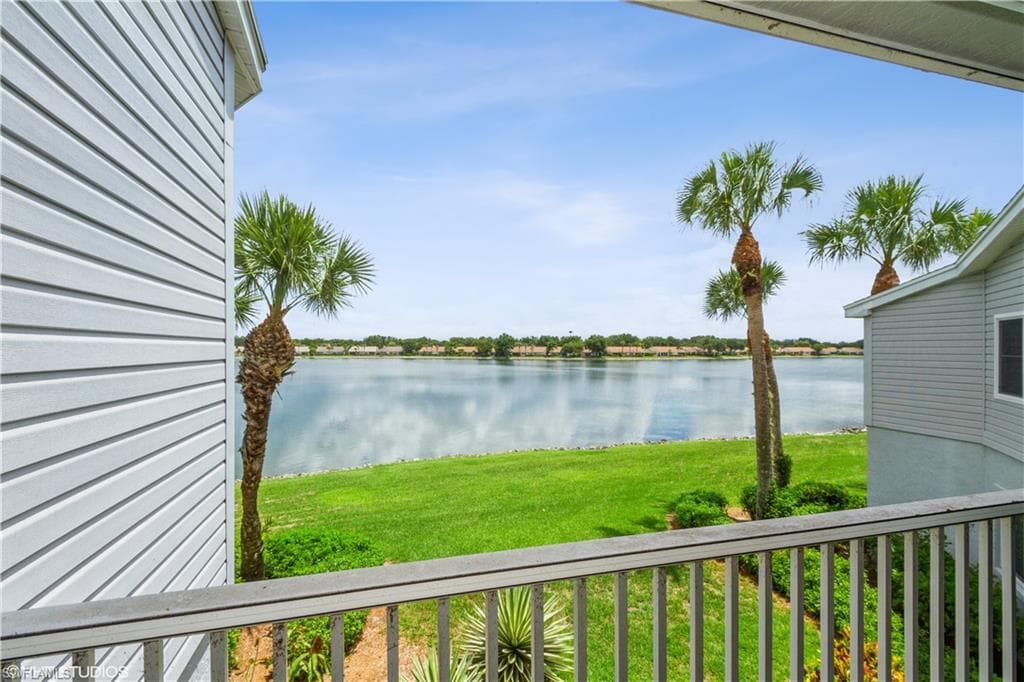 2611 Citrus Lake DR # 203, NAPLES FL 34109-24