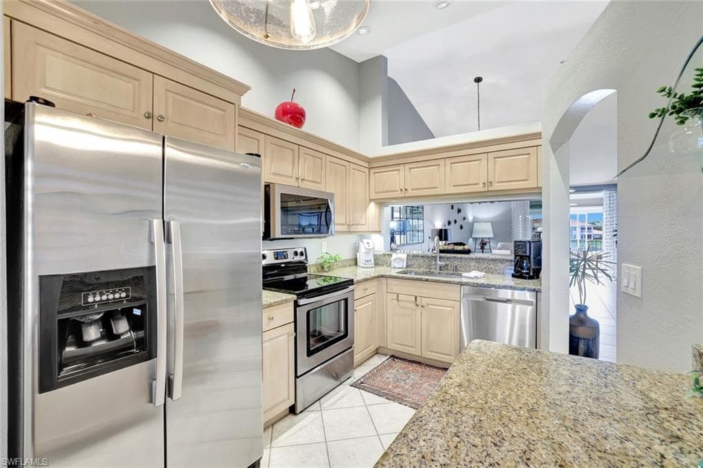 6270 Huntington Lakes CIR # 204, NAPLES FL 34119-5