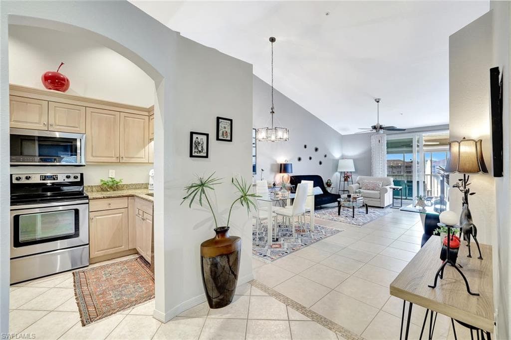 6270 Huntington Lakes CIR # 204, NAPLES FL 34119-4