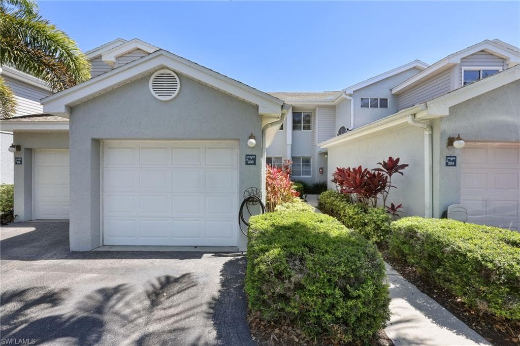 2541 Citrus Lake DR # 205, NAPLES FL 34109-1