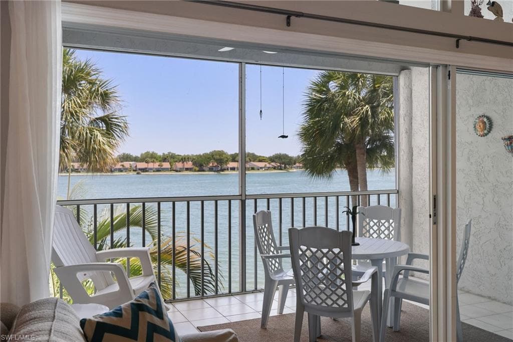2541 Citrus Lake DR # 205, NAPLES FL 34109-6