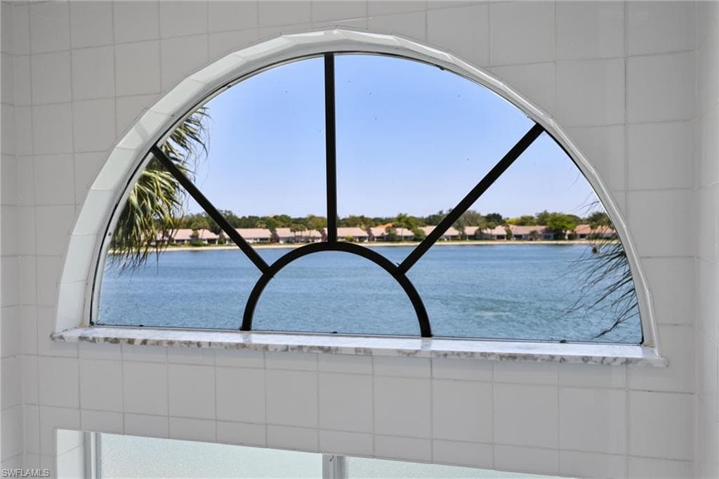 2541 Citrus Lake DR # 205, NAPLES FL 34109-19