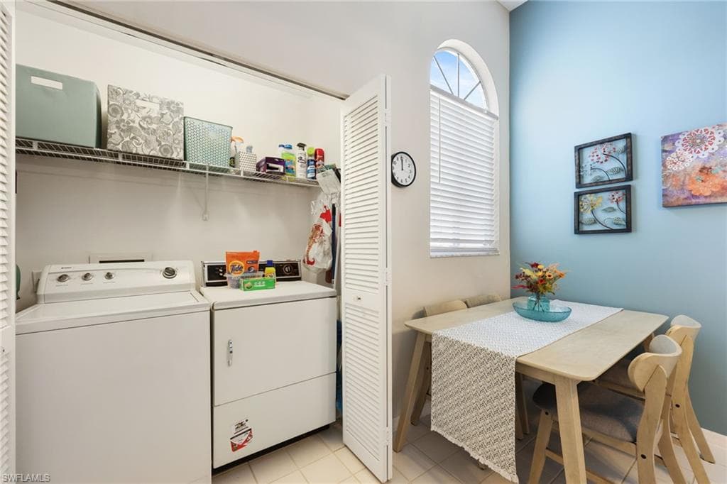 2541 Citrus Lake DR # 205, NAPLES FL 34109-13
