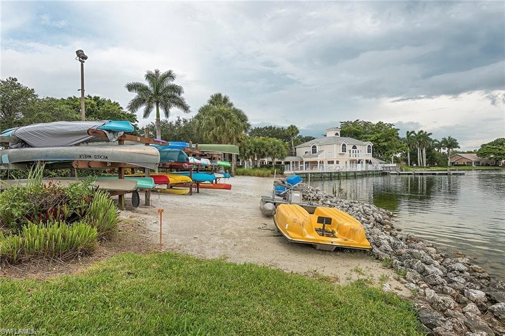 2541 Citrus Lake DR # 205, NAPLES FL 34109-36