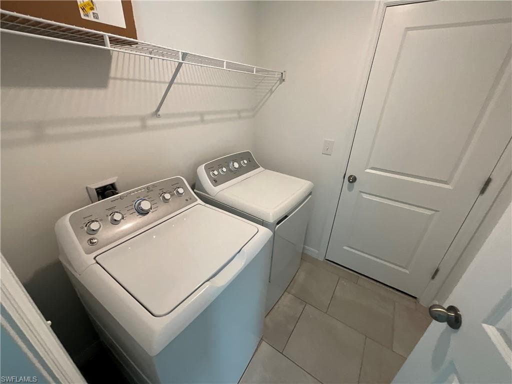 3905 Treasure Oak WAY, FORT MYERS FL 33905-22