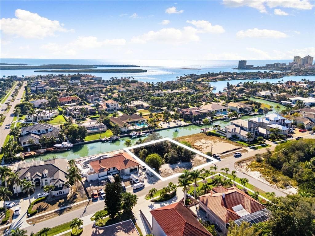 1675 Ludlow RD, MARCO ISLAND FL 34145-11