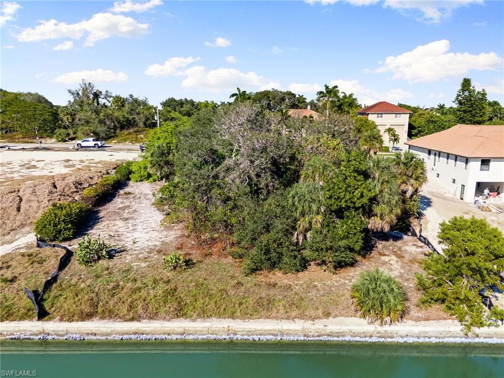 1675 Ludlow RD, MARCO ISLAND FL 34145-4