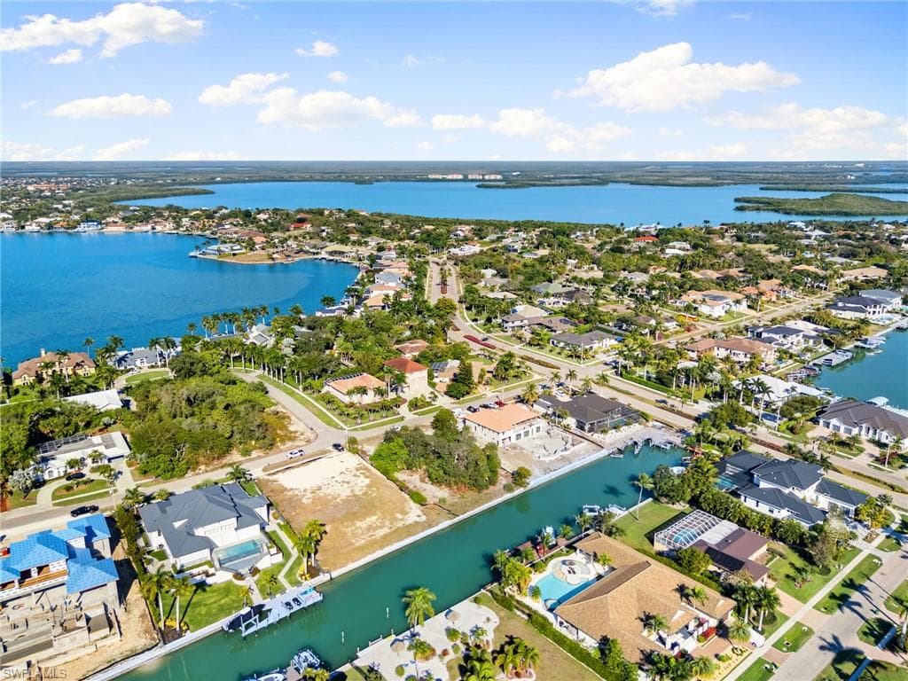 1675 Ludlow RD, MARCO ISLAND FL 34145-8