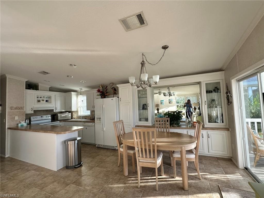 1197 Diamond Lake CIR, NAPLES FL 34114-7