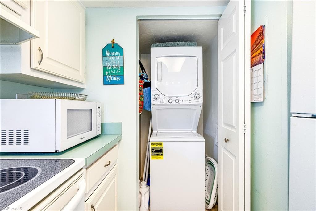 27 Greenbrier ST # 109, MARCO ISLAND FL 34145-6