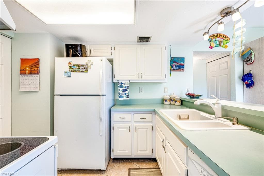 27 Greenbrier ST # 109, MARCO ISLAND FL 34145-2