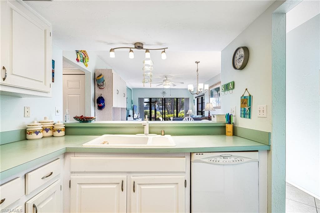 27 Greenbrier ST # 109, MARCO ISLAND FL 34145-4