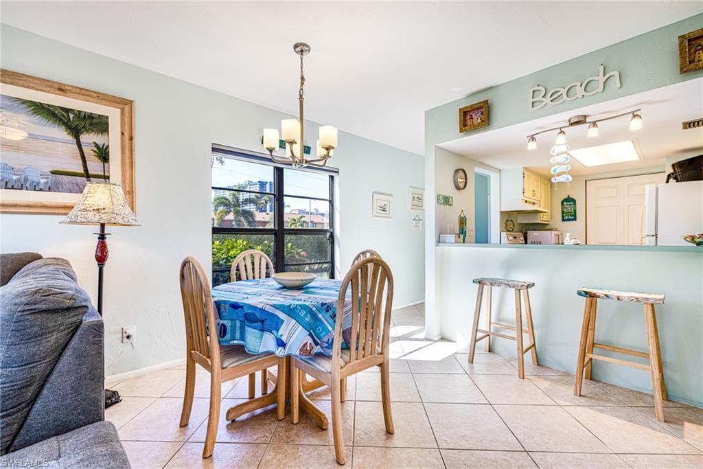 27 Greenbrier ST # 109, MARCO ISLAND FL 34145-8