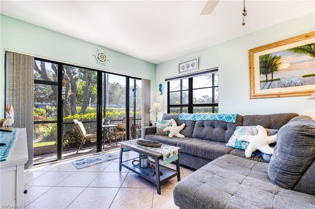 27 Greenbrier ST # 109, MARCO ISLAND FL 34145-9
