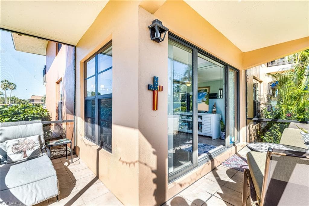 27 Greenbrier ST # 109, MARCO ISLAND FL 34145-24